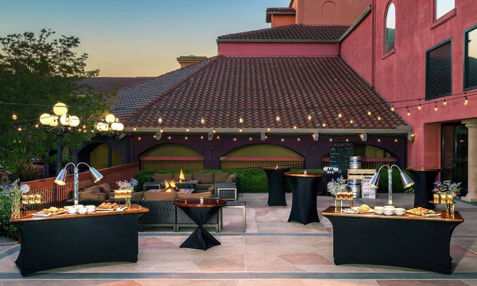 Rohnert Park Hotel | DoubleTree by Hilton Sonoma - Wine Country