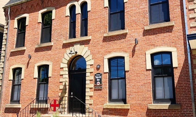 Queens Square Condo | Downtown Heritage Condo