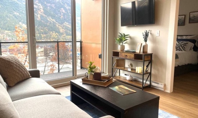 Nelson Apartment | Downtown Mountain Getaway
