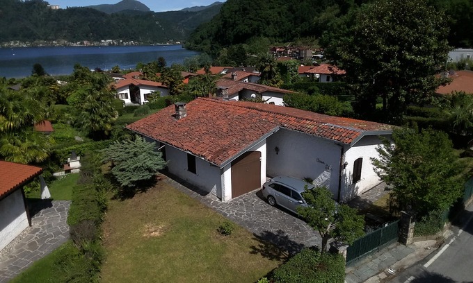 Lavena Ponte Tresa House | Dreamlike villa holiday Casalotti with patio & fenced garden