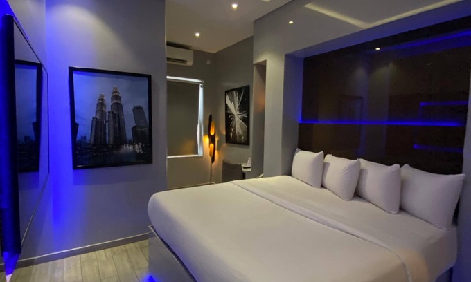 Surulere Hotel | DREAMS BY DV8