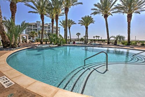 Red Fish Cove Apartment | Driftwood Galveston Resort Escape with Deck and View