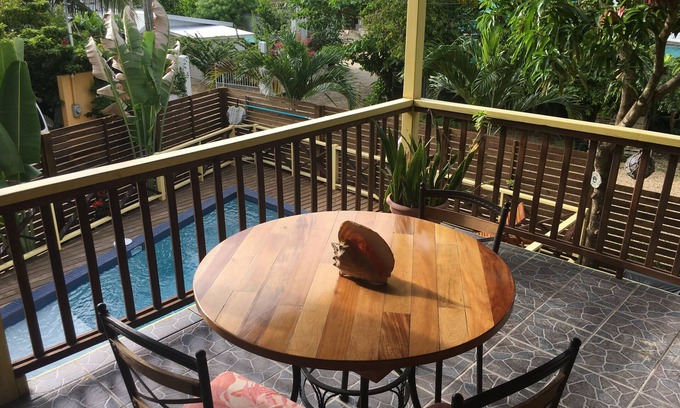 Placencia Apartment | Driftwood Gardens Guesthouse