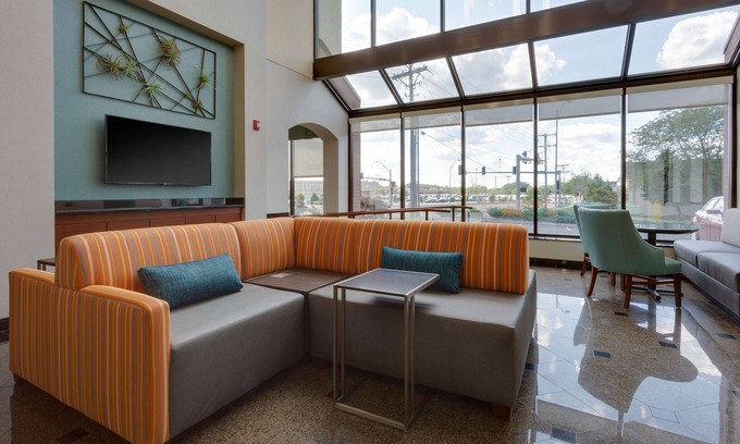 Columbia Hotel | Drury Inn & Suites Columbia Stadium Boulevard