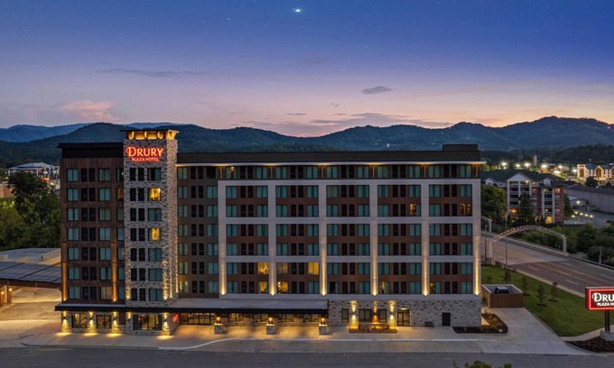 Pigeon Forge Hotel | Drury Plaza Hotel Pigeon Forge