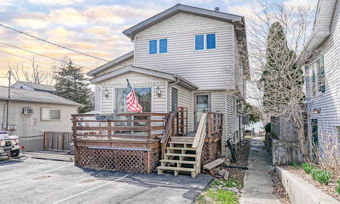 Fox Lake House | Dual Lake Houses on Mineola Bay