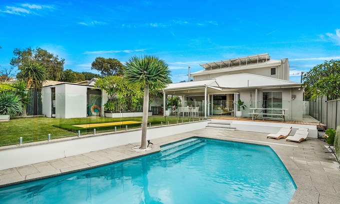 Duncraig House | Duncraig Dream with Pool and Alfresco BBQ!