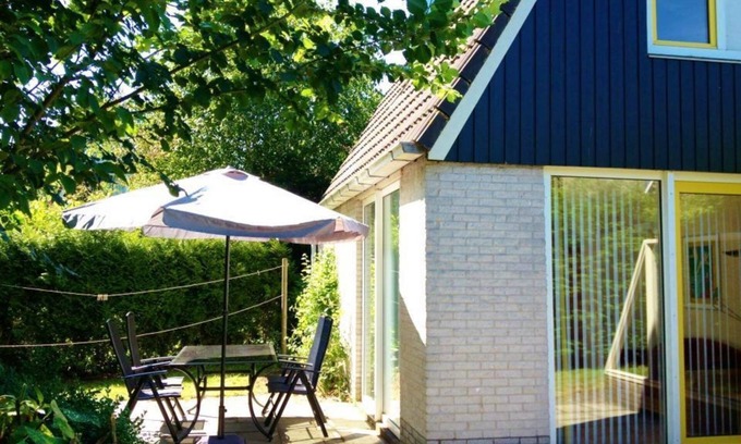 Egmond-Binnen House | Dune Bungalow directly against the dunes for 5 persons