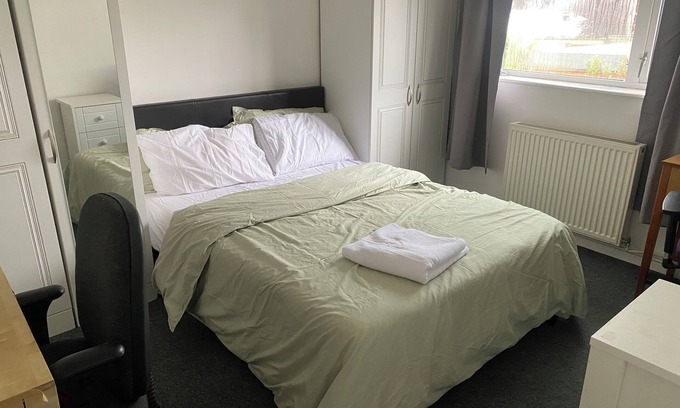 Hemel Hempstead Bed & Breakfast | E House
