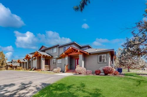Redmond House | Eagle Crest home located on the Challenge Course