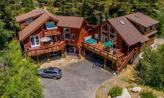 Olympic Valley House | Eagles Executive Lodge Two Houses Hottubs & Palisades Views