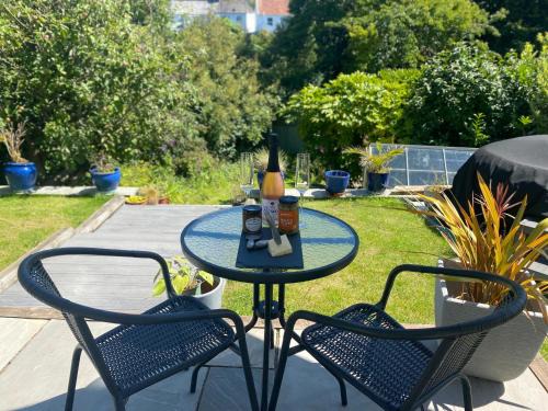 Georgeham Apartment | East Barn Garden View