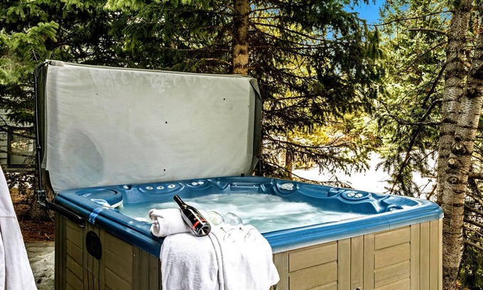 Vail House | East Vail Mountain Home - Hot Tub and VRBO Rated 5 Star ToV STR Lic. # 026398