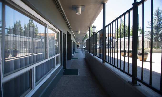 Buckman Neighborhood Hotel | Eastside Lodge