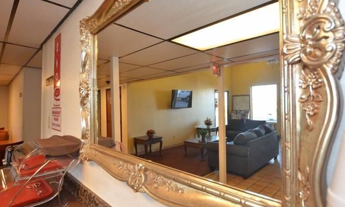 Central Oklahoma City Hotel | Econo Inn and Suites