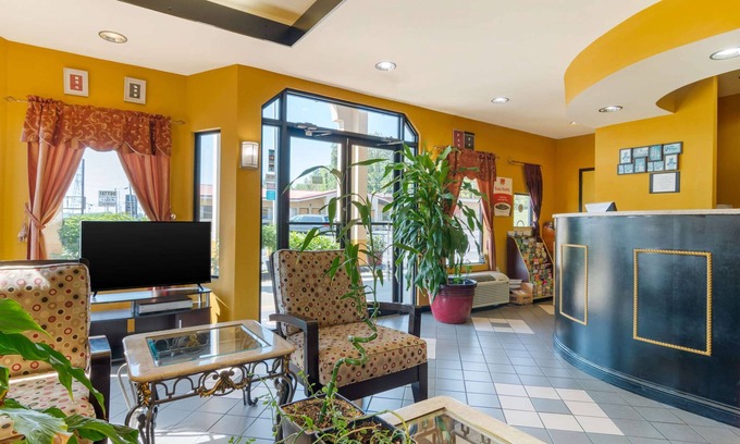 Fort Oglethorpe Hotel | Econo Lodge Inn & Suites near Chickamauga Battlefield