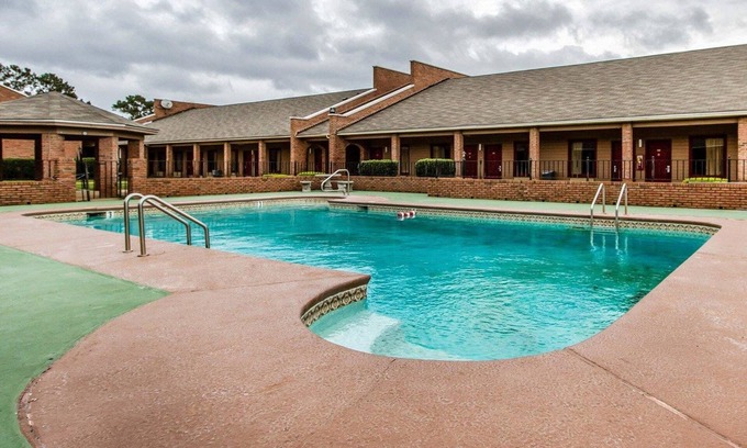 Enterprise Hotel | Econo Lodge Inn & Suites Enterprise