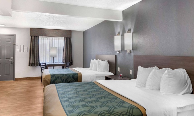 Polvadera Hotel | Econo Lodge Inn & Suites Socorro