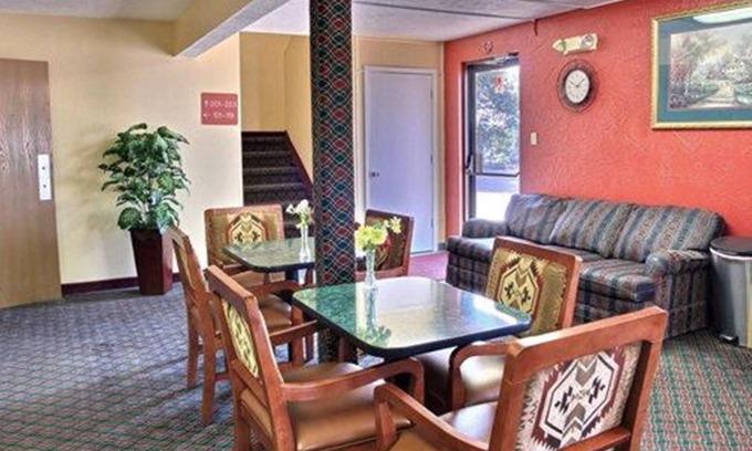Lansing Hotel | Econo Lodge Lansing - Leavenworth