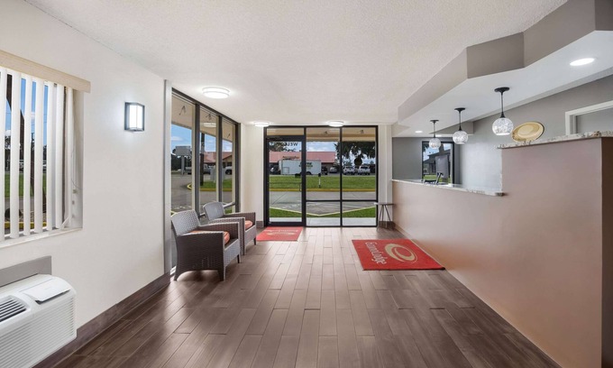 Boys Ranch Hotel | Econo Lodge Live Oak