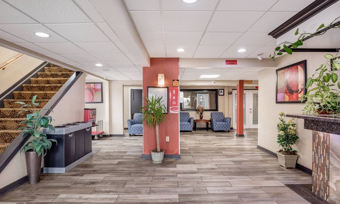 Milwaukee Hotel | Econo Lodge Milwaukee Airport