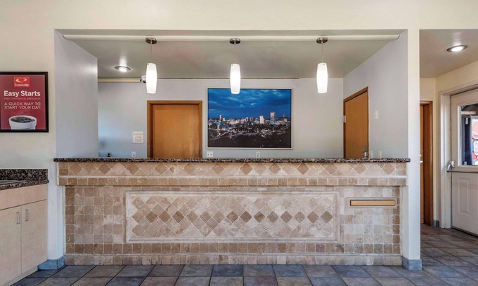 Parkrose Hotel | Econo Lodge Portland Airport