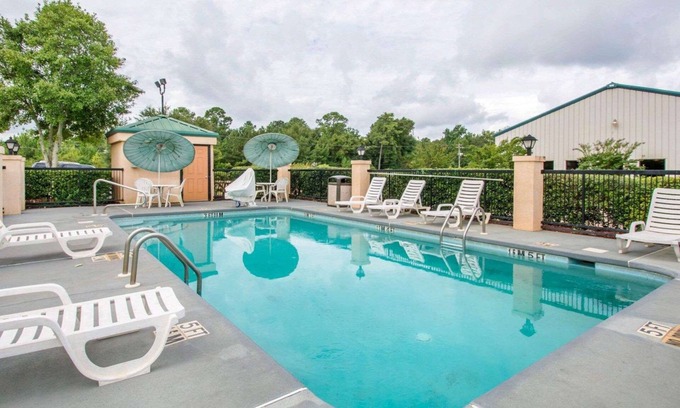 Troy Hotel | Econo Lodge Troy