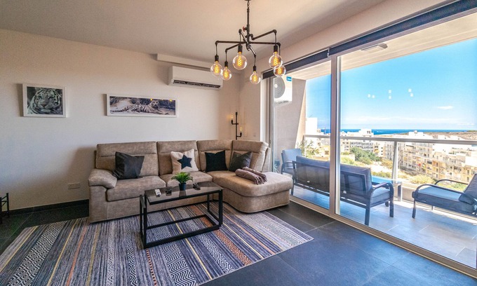 Qawra Apartment | Eden Boutique Smart Home with Garage