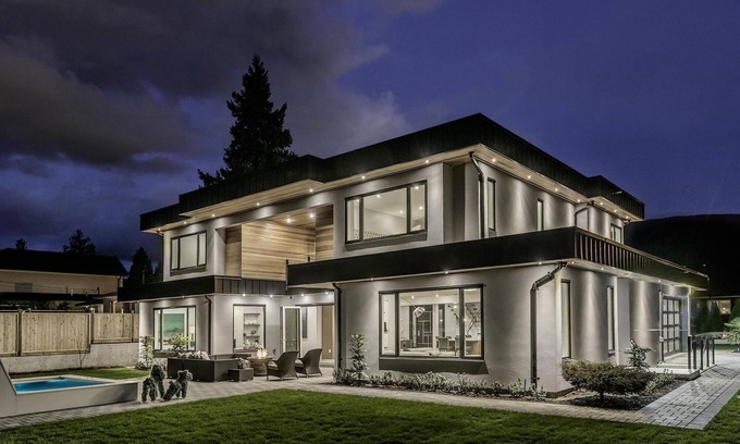 Edgemont Villa | Edgemont Jewel in the heart of Edgemont Village - Perfect destination.