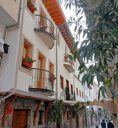 Castro Urdiales Apartment | El Patio de Vespasiano-Calera- vistas a la iglesia junto al puerto