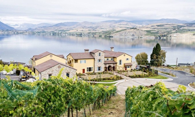 Ardenvoir House | Elegant and Cozy Residence on a 7 Acre Vineyard in the Heart of Wine Country