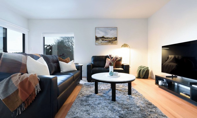 South Launceston House | Elegant City-Edge Home Near Launceston Hospital