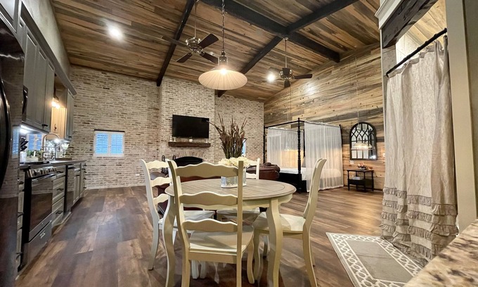 Valley Mills Cabin | Elegant Country Cottage