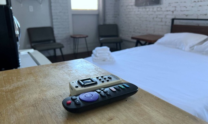 Westlake Apartment | Elegant Studio in Los Angeles: 420 Friendly