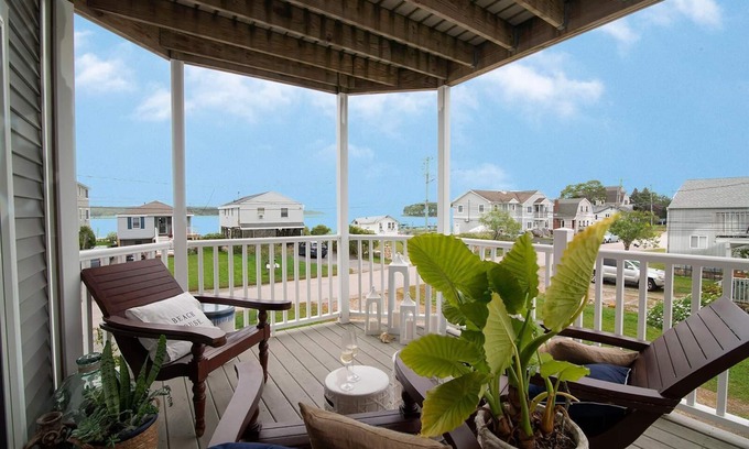 Groton House | Elevate your New England beach retreat experience - Mystic/Foxwoods/Mohegan