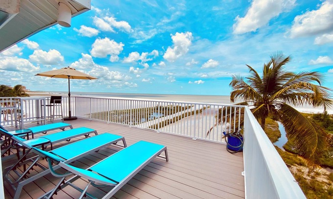 Mid Island House | Elevator to Paradise! Luxury beachfront property, book now for winter discount.