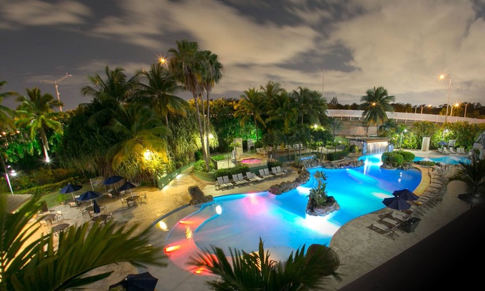 Villas del Palmar Sur Resort | Embassy Suites by Hilton San Juan Hotel & Casino