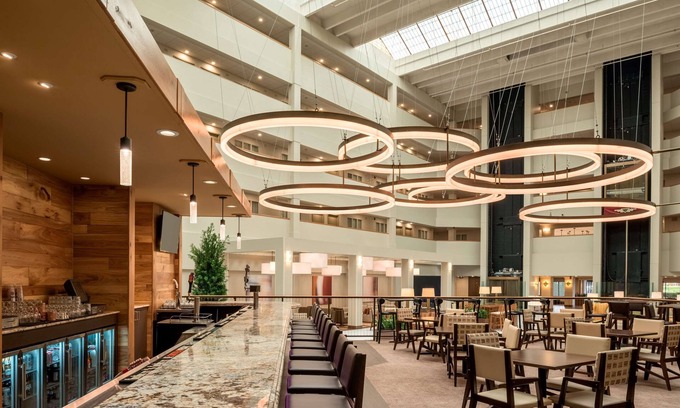 Brookfield Hotel | Embassy Suites by Hilton Milwaukee Brookfield