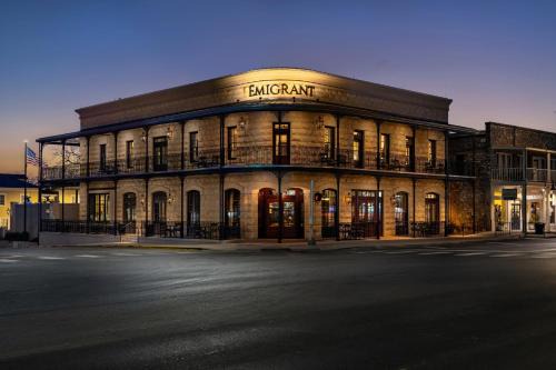 Fredericksburg Hotel | Emigrant Boutique Hotel
