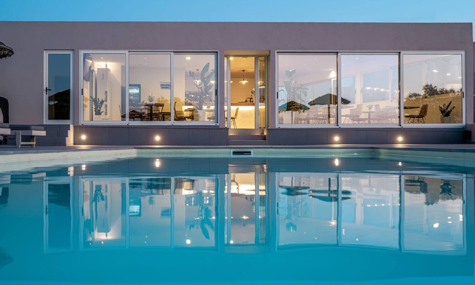 Kamari Hotel | En Plo Boutique Suites