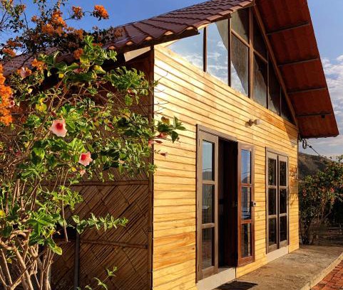 Manta Ski Chalet | Encantadora y Tranquila Casa de Playa Vista al Mar