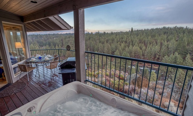 Century West Condo | Enjoy Deschutes River Views from Beautiful 3-Bedroom Mt. Bachelor Village Condo