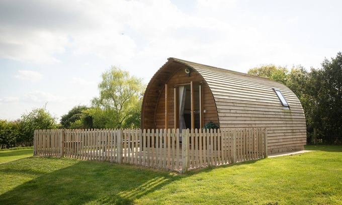 Tamworth Cabin | Ensuite Wooden Cabin in Rural Staffordshire
