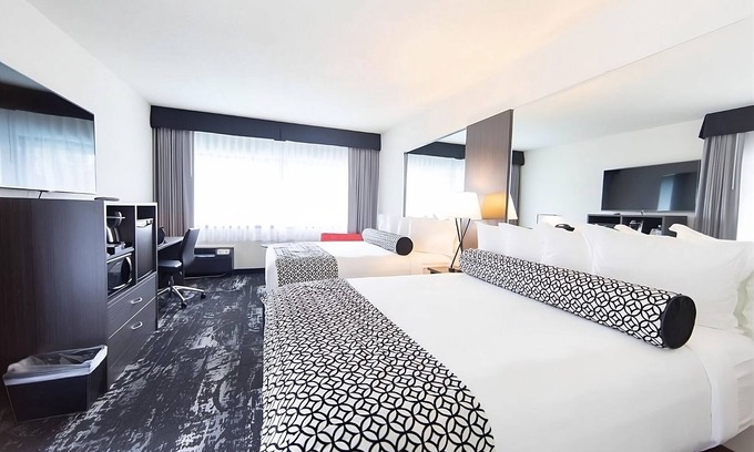 Riverside Hotel | Ensuring a Very Comfortable & Memorable Stay! Near Bing Crosby Theater