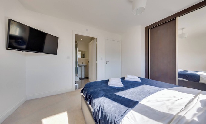 Reading House | Entire 4 Bedroom Guest House In Reading