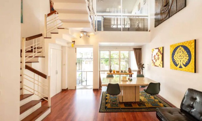 Suan Luang House | Entire House/Central Bangkok/Walk to BTS+Airport Link/up to 10 guests!