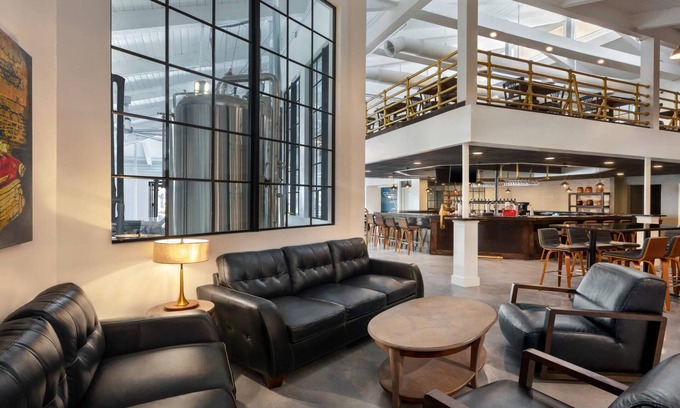 Ludlam Hotel | enVision Hotel Miami International Airport