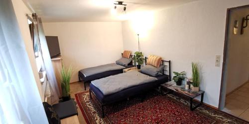 Kassel House | Erdgeschoss Wohnung, 1 Doppelzimmer, sowie eigene Küche, Badezimmer und WC, inkl Gratis Frühstück und Parkplätze, Free WiFi
