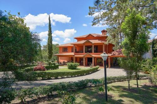 Urbanizacion Raul Ruiz Ski Chalet | Escape Chalet at Pinar del Sol in Jarabacoa