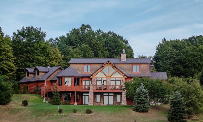 Mears Cabin | Escape to Nature. Indulge in Comfort. Create Unforgettable Memories.